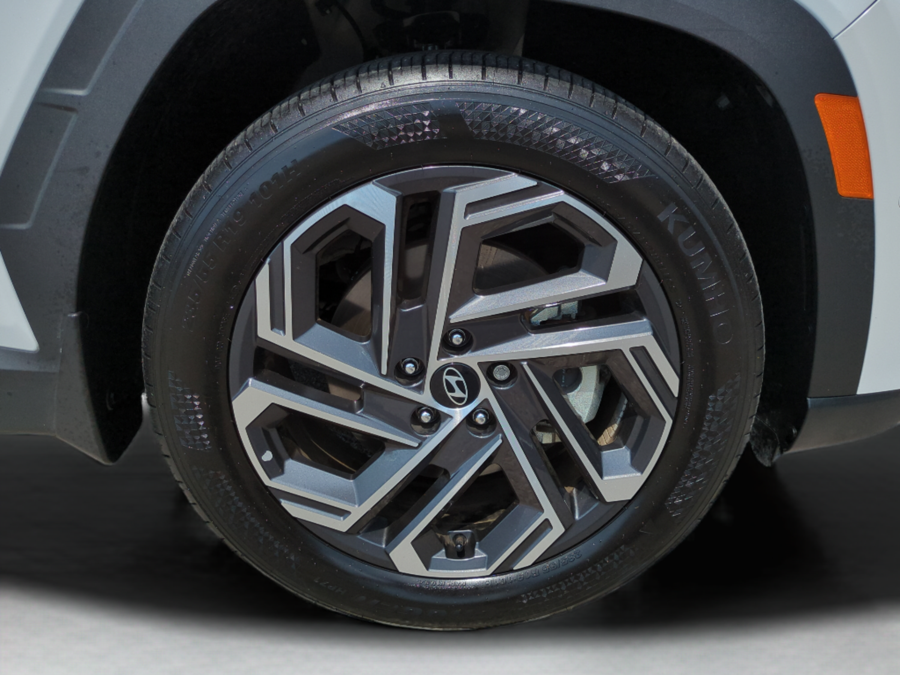 Certified 2025 Hyundai Tucson Limited FWD image 28