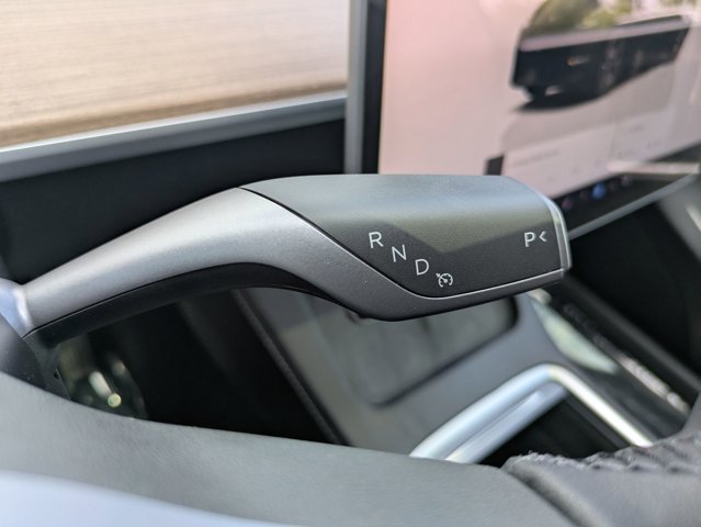 Used 2025 Tesla Model Y Long Range AWD/4WD image 12