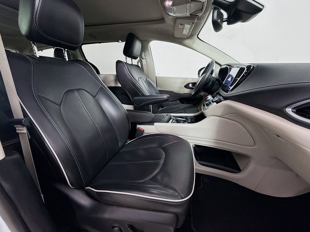 Used 2024 Chrysler Pacifica Limited image 35
