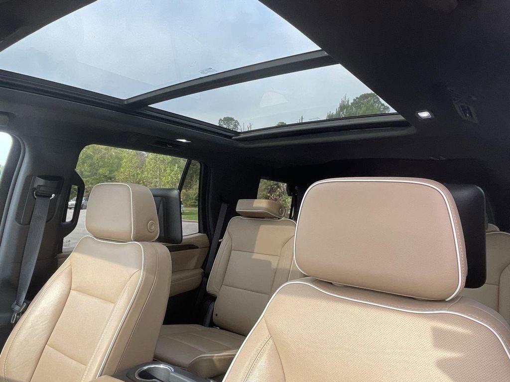 Used 2021 Chevrolet Tahoe Premier w/ Premium Package image 19