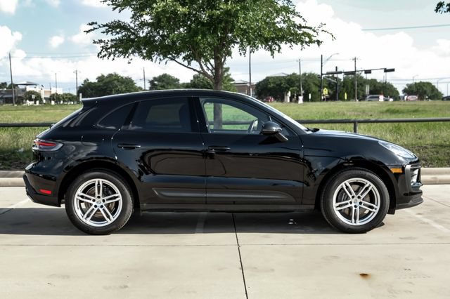 Used 2025 Porsche Macan AWD/4WD image 7