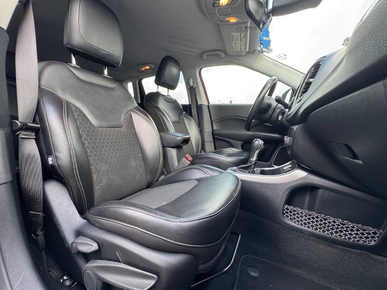 Used 2018 Jeep Compass Latitude image 18