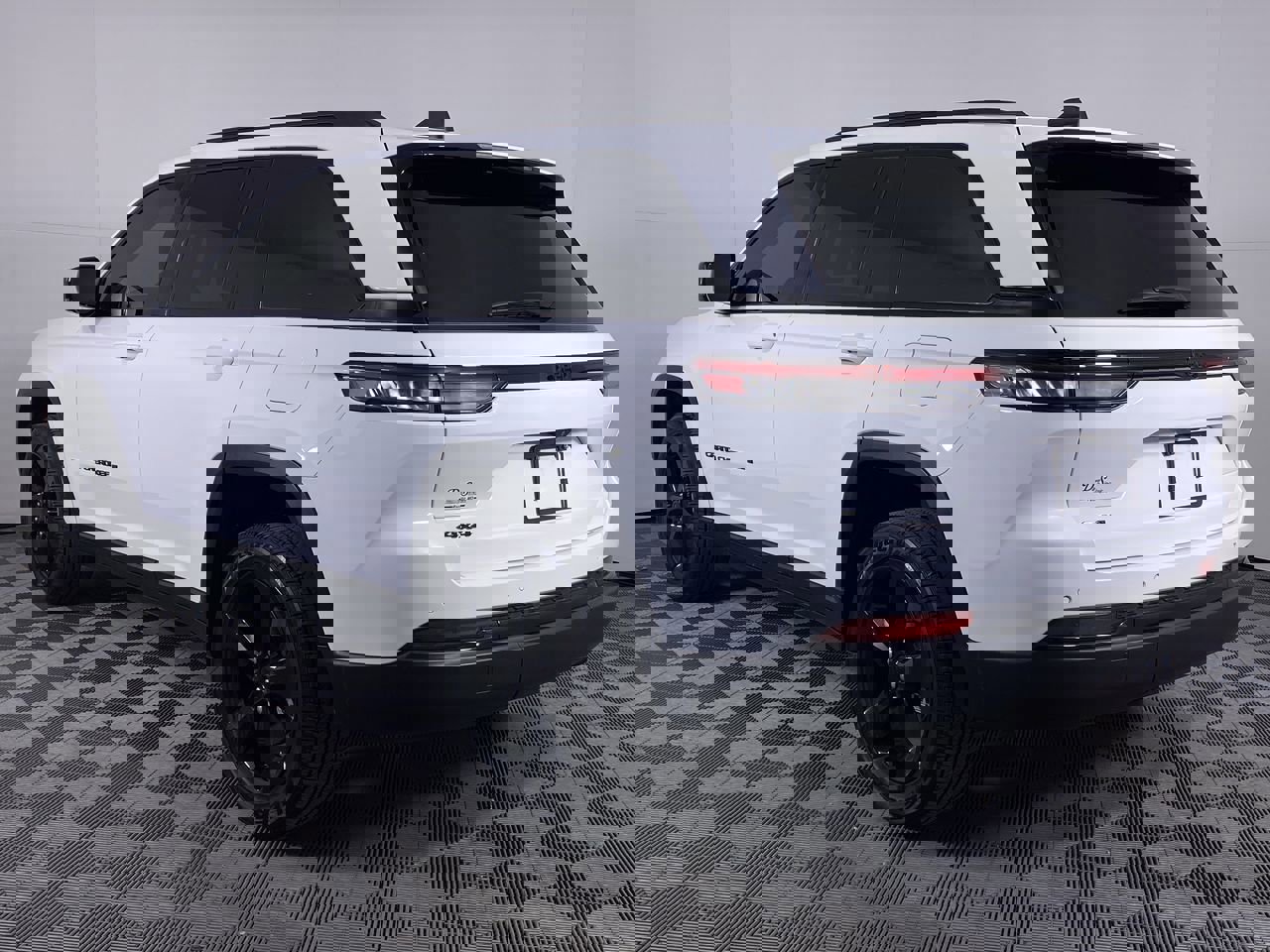 Used 2023 Jeep Grand Cherokee Altitude image 18