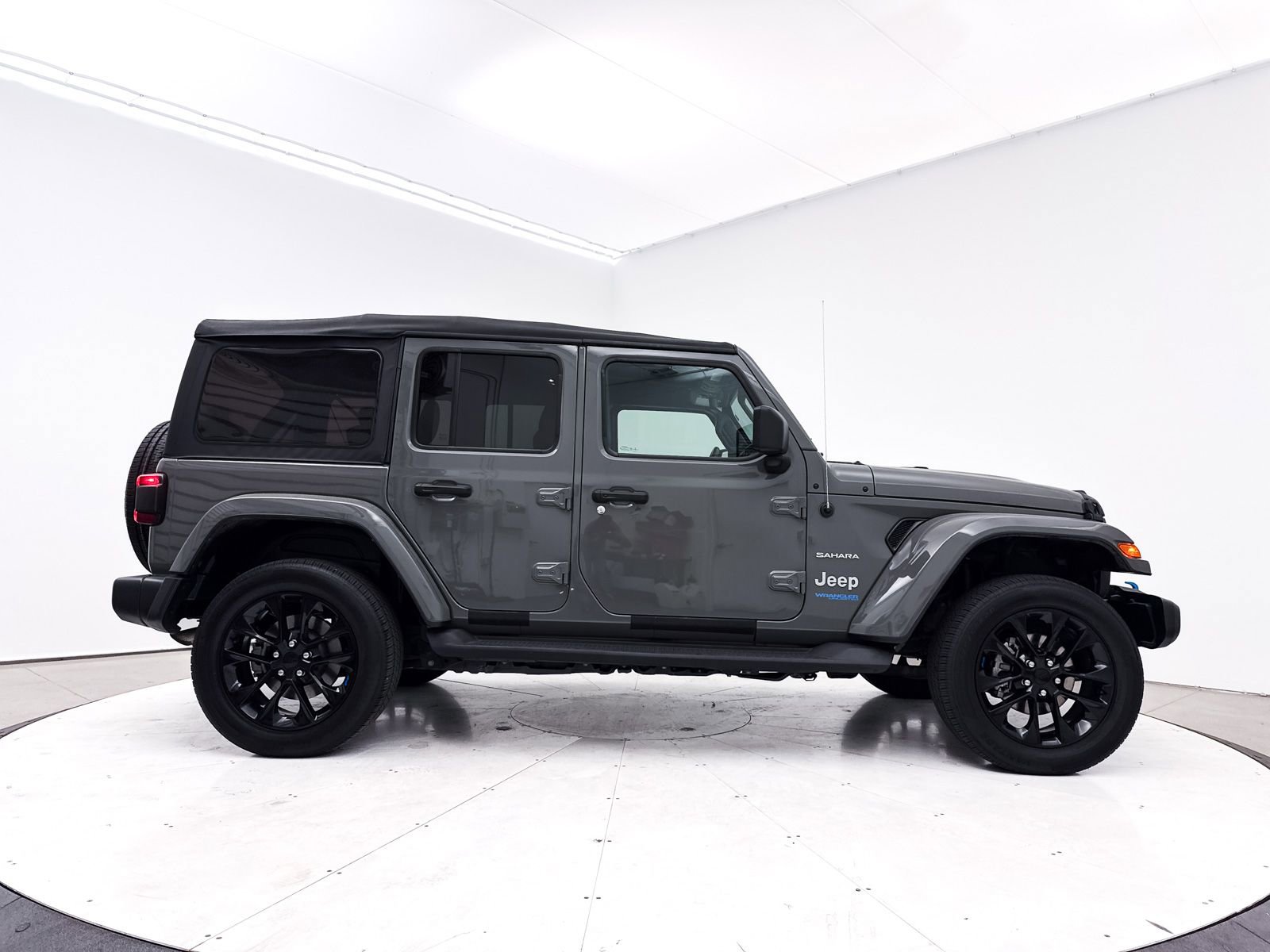 Used 2022 Jeep Wrangler Unlimited Sahara AWD/4WD image 38