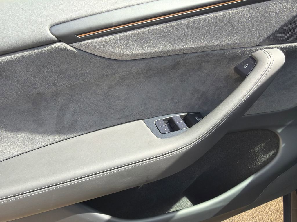 Used 2026 Tesla Model Y Long Range image 32