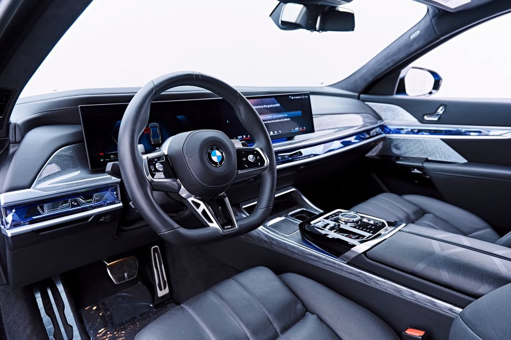 Used 2024 BMW 760i xDrive AWD/4WD image 2
