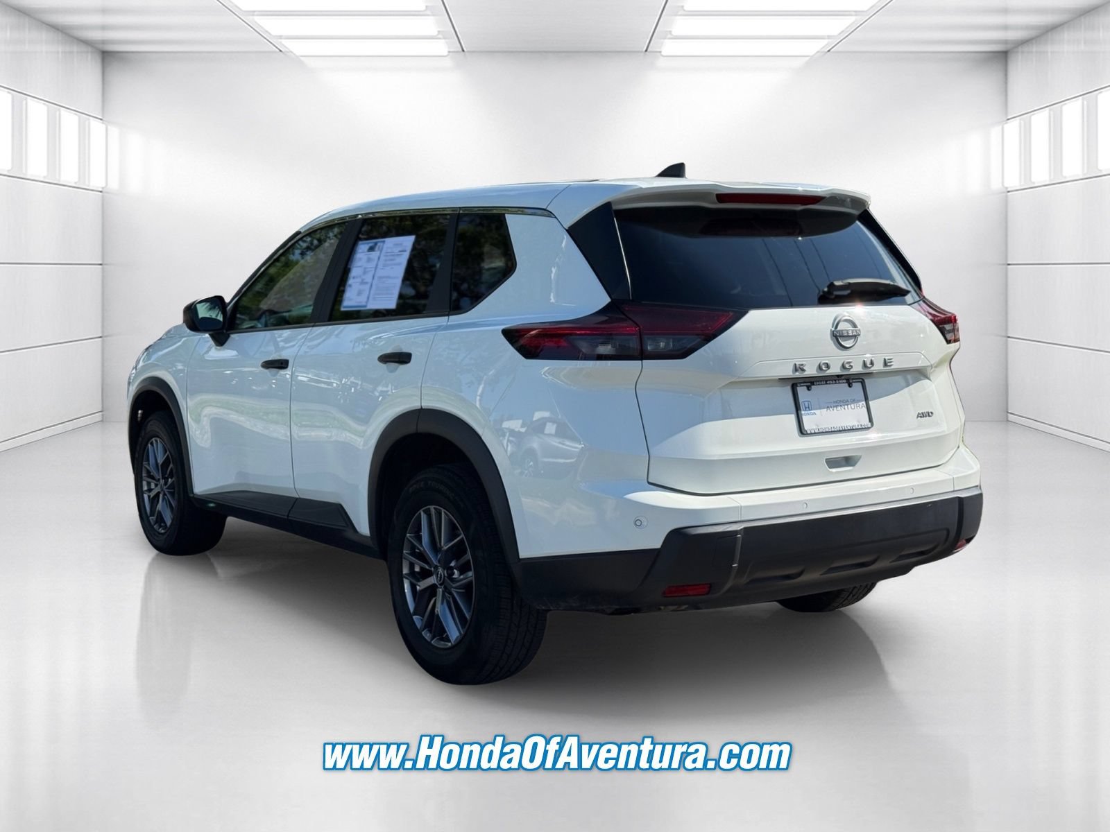 Used 2024 Nissan Rogue S AWD/4WD image 4