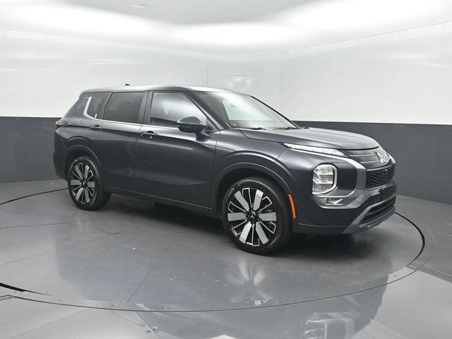 Used 2025 Mitsubishi Outlander SE FWD image 32