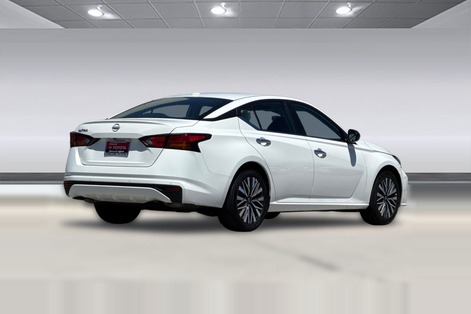 Used 2025 Nissan Altima 2.5 SV FWD image 9