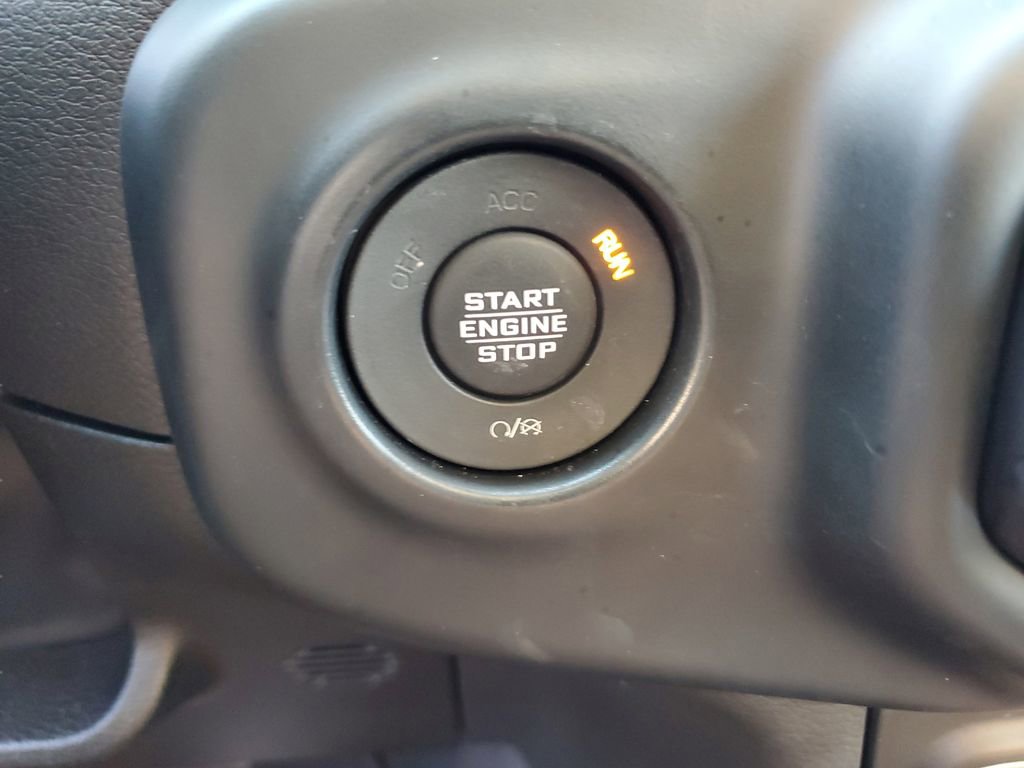 Used 2023 Jeep Wrangler Sahara image 25