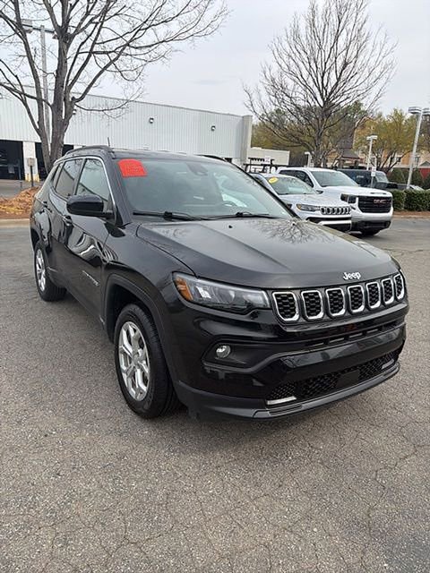 Used 2024 Jeep Compass Latitude image 4