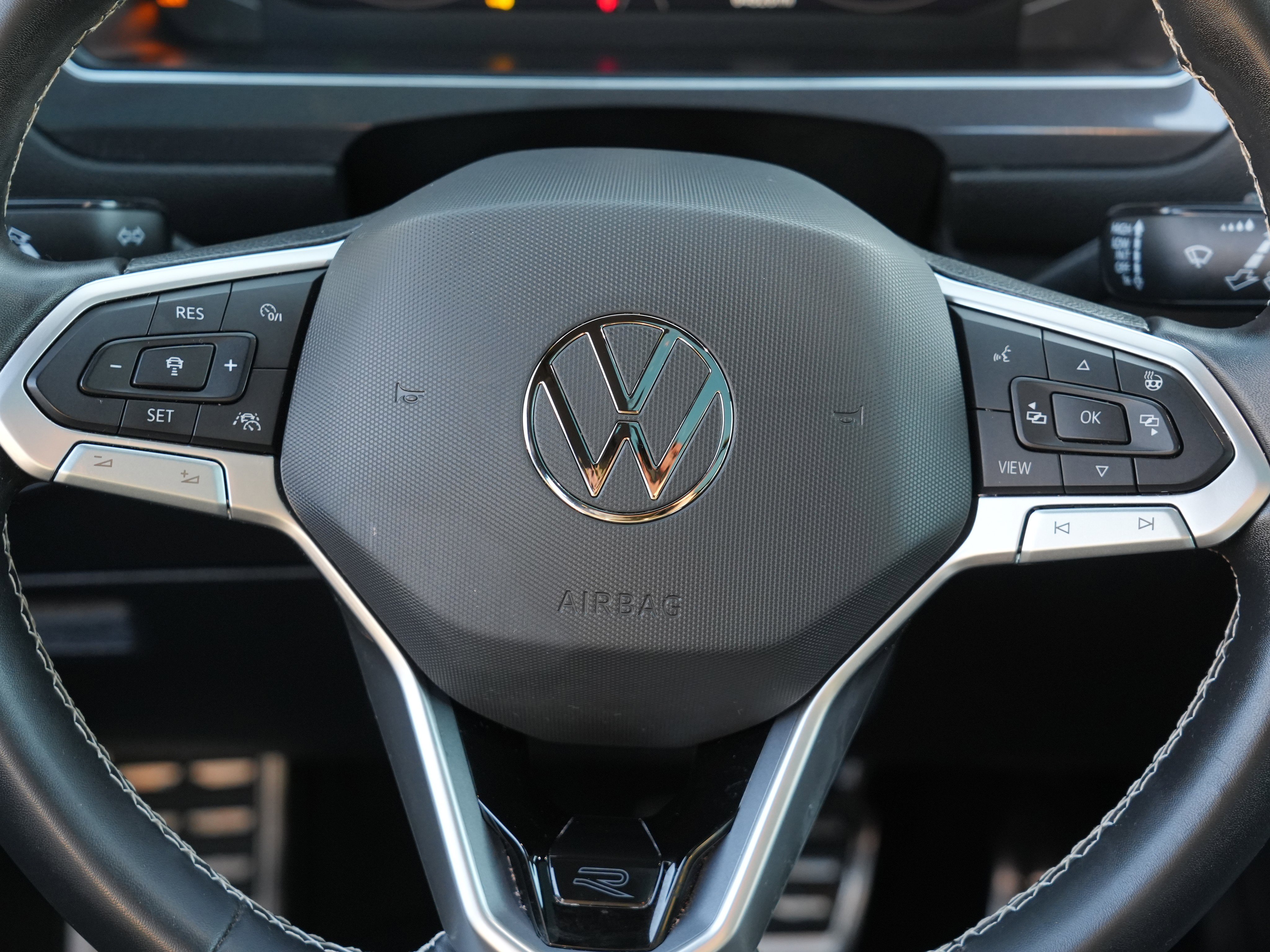 Used 2023 Volkswagen Tiguan SEL R-Line image 29