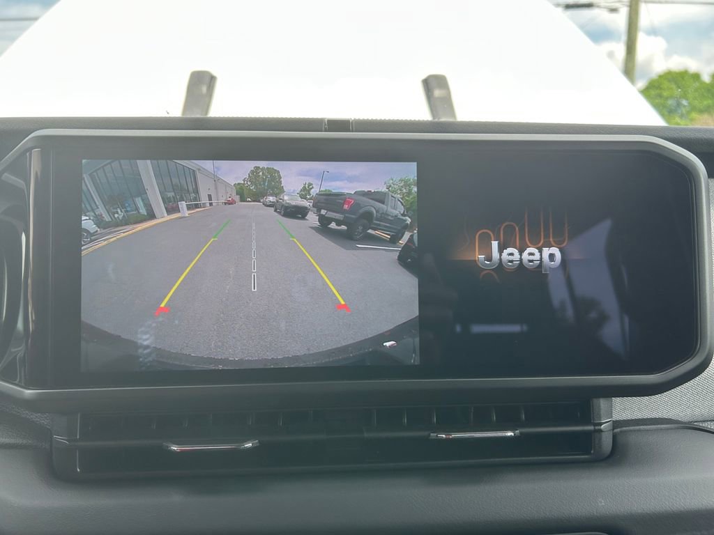 Used 2025 Jeep Wrangler Unlimited Sahara w/ Safety Group AWD/4WD image 23