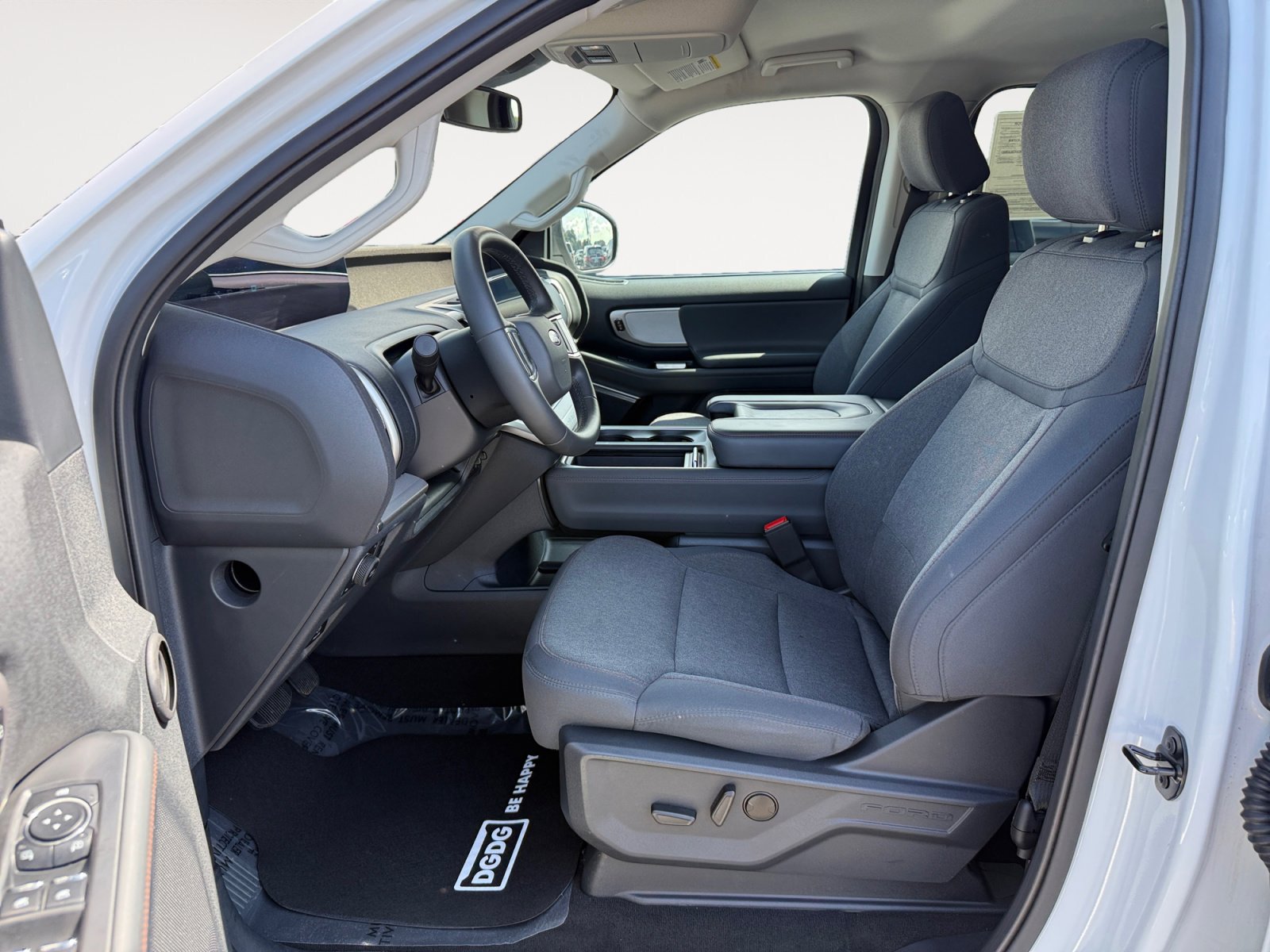 Certified 2025 Ford Expedition Active image 10