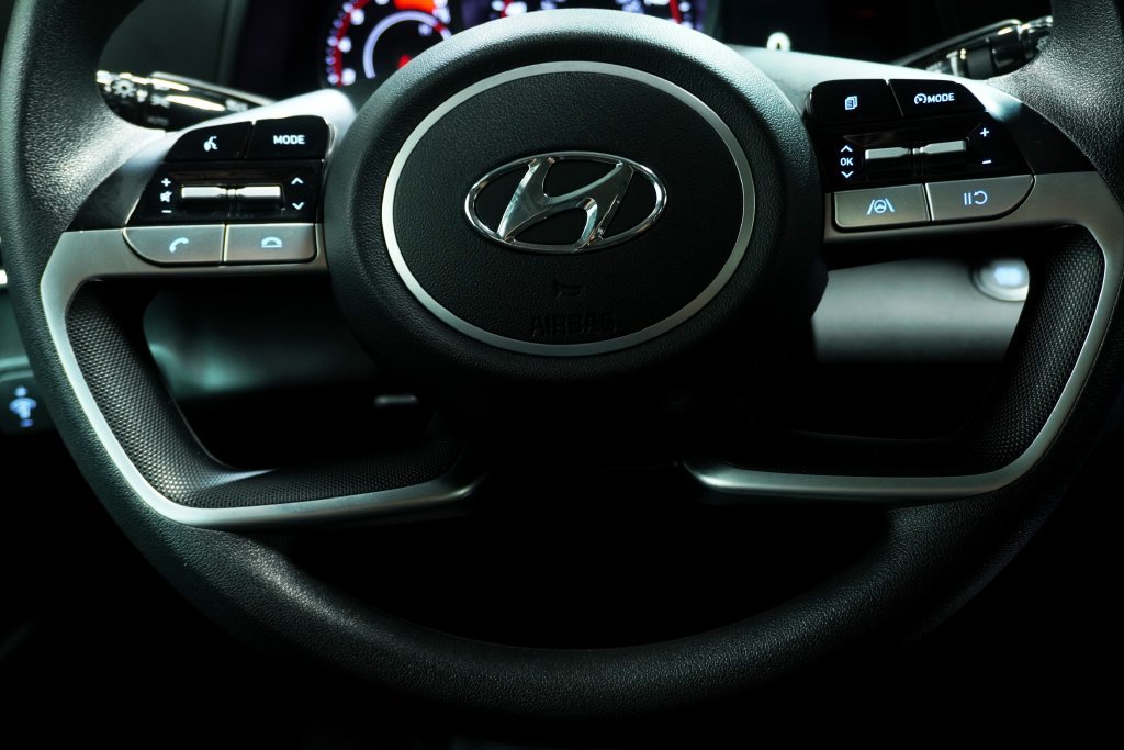 Certified 2023 Hyundai Elantra SEL w/ Preferred Accessory Package FWD image 16