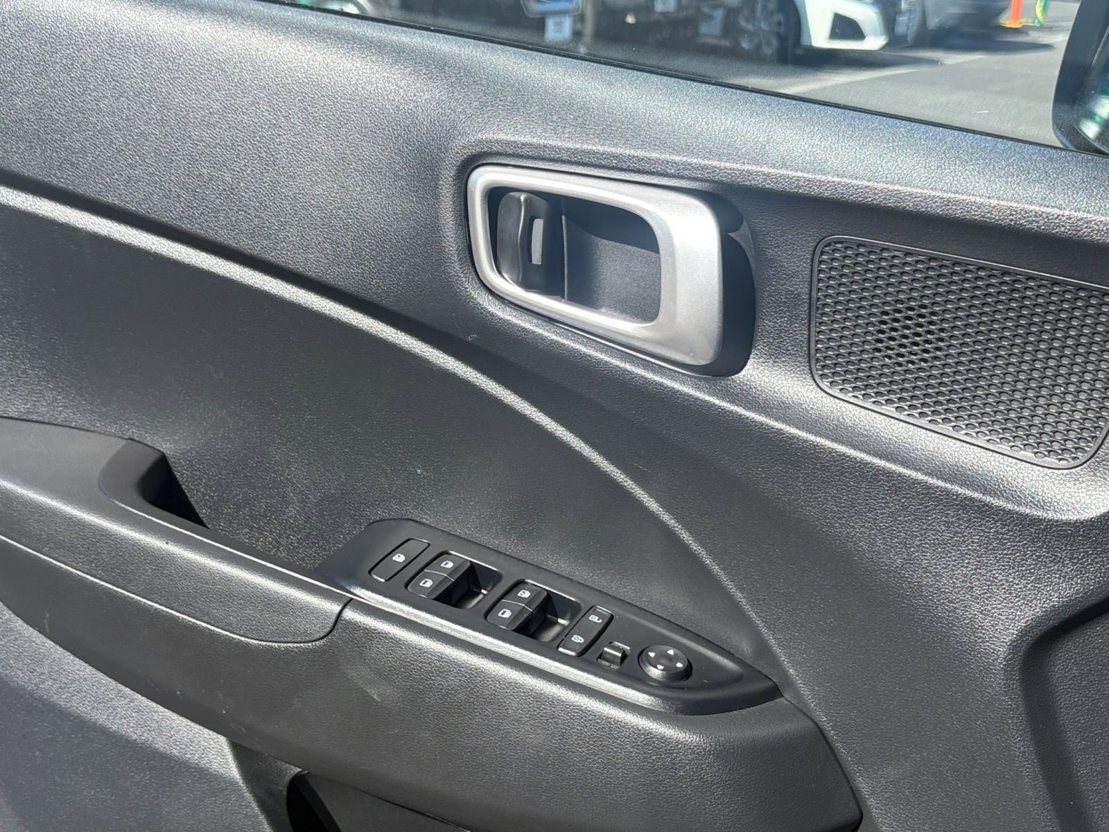 Used 2025 Hyundai Venue SEL FWD image 18