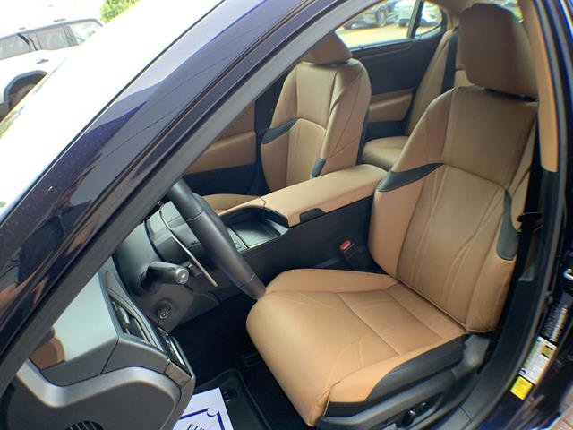 Certified 2025 Lexus ES 300h Ultra Luxury w/ Accessory Package (Z2) FWD image 11