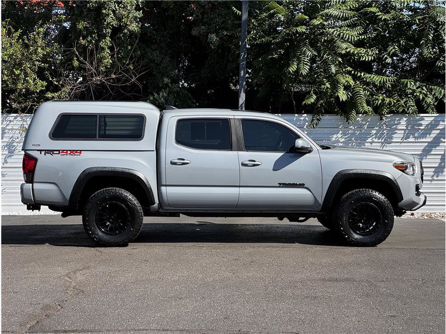 Used 2019 Toyota Tacoma TRD Off-Road AWD/4WD image 9
