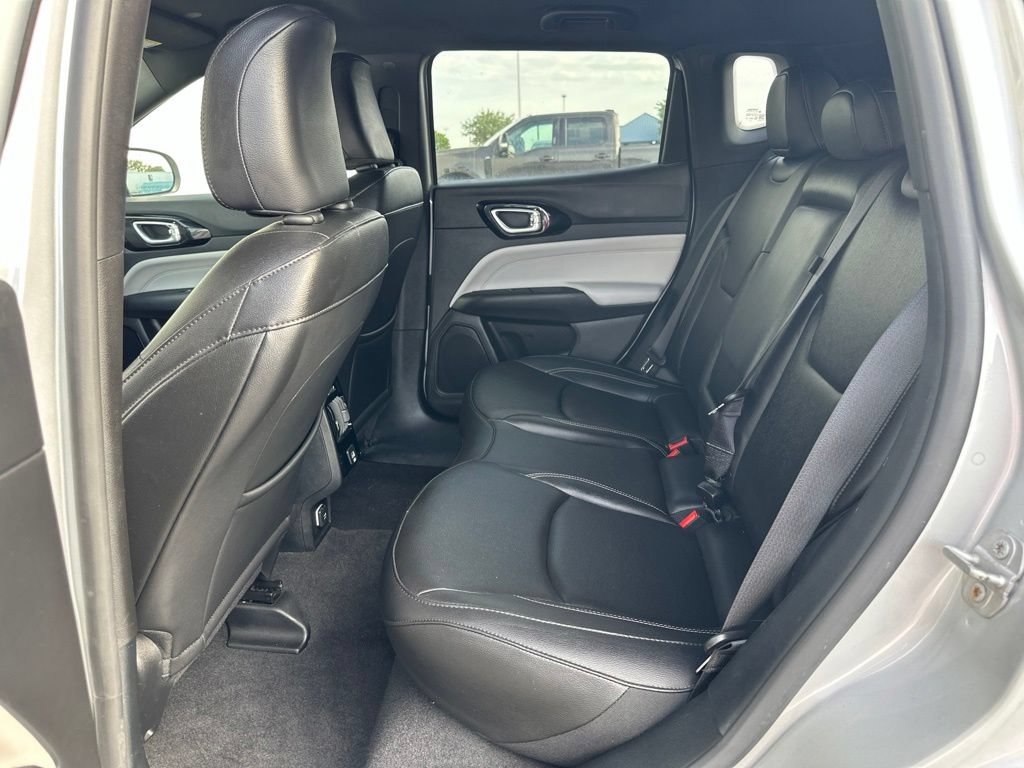 Used 2025 Jeep Compass Limited AWD/4WD image 18