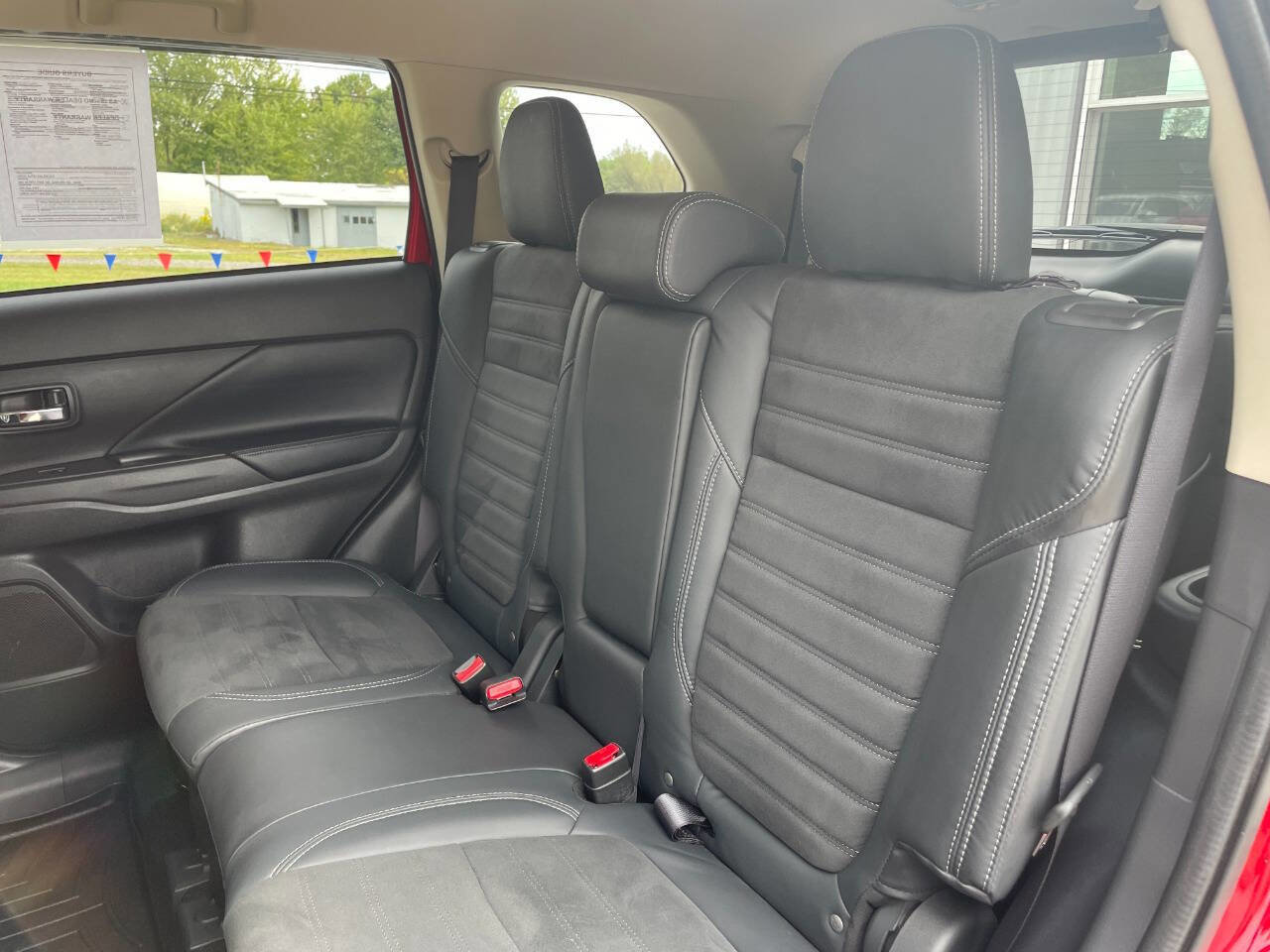 Used 2020 Mitsubishi Outlander SE image 27