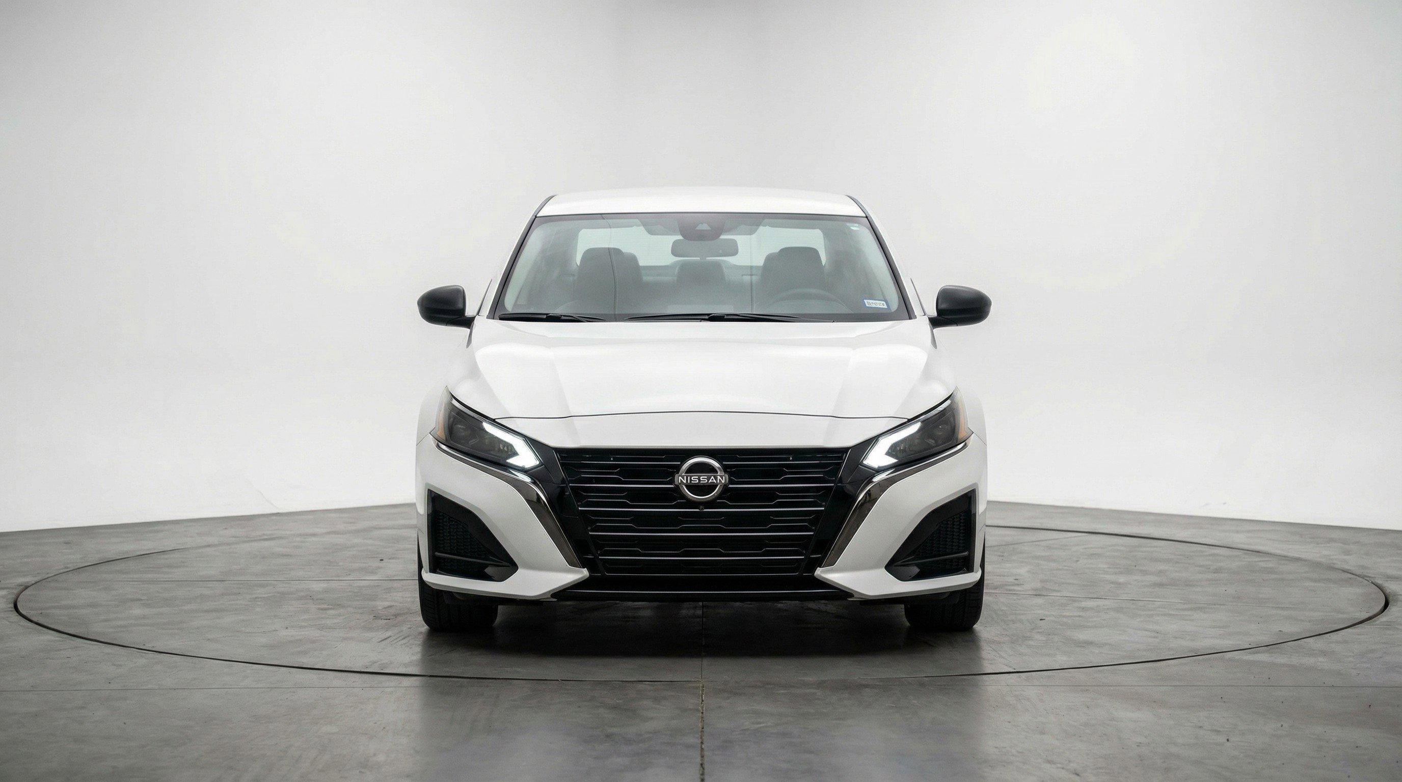 Used 2025 Nissan Altima 2.5 SV image 2