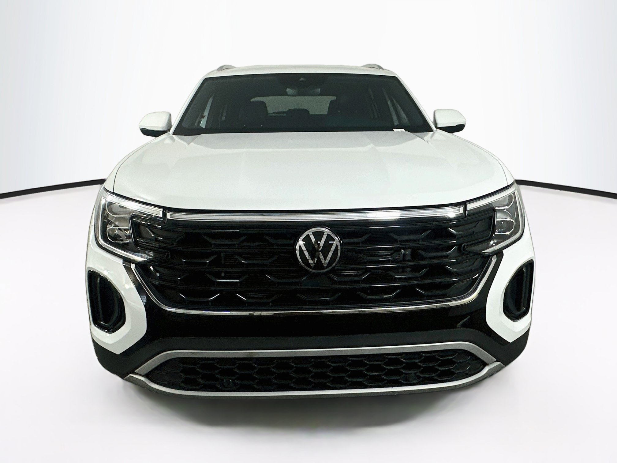 Used 2024 Volkswagen Atlas Cross Sport SE FWD image 2
