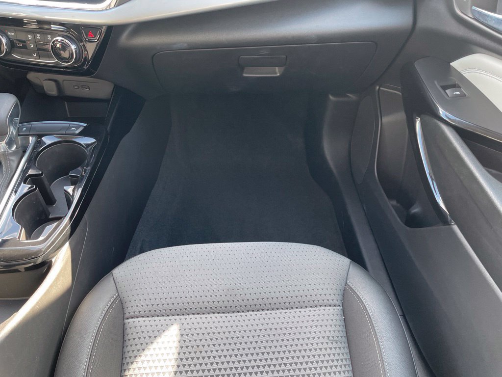 Used 2025 Chevrolet Trax LT FWD image 23