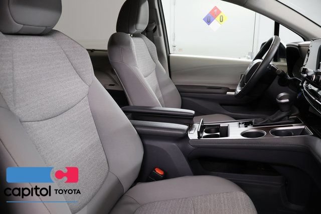 Used 2024 Toyota Sienna XLE FWD image 26