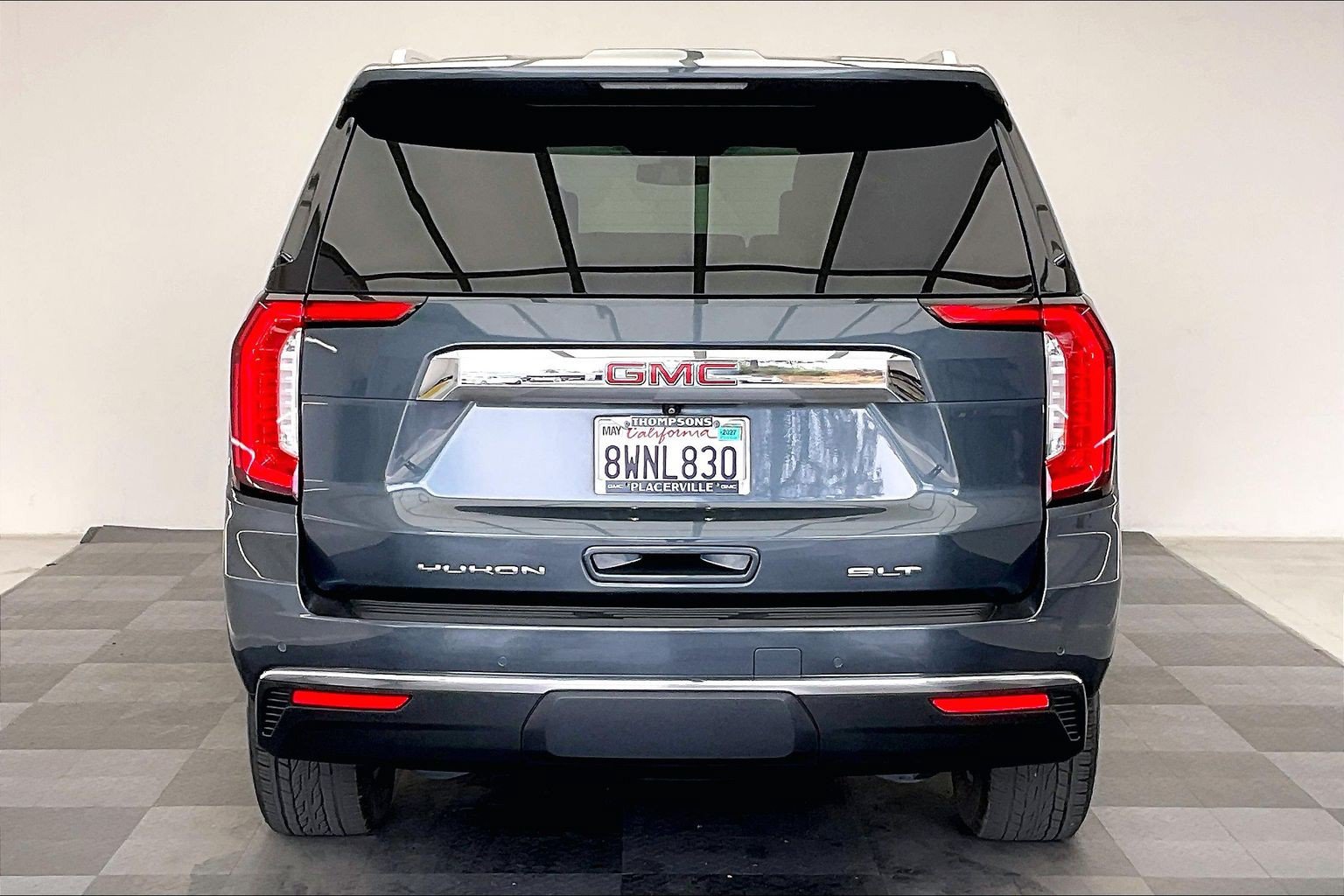 Used 2021 GMC Yukon SLT w/ SLT Premium Package AWD/4WD image 3
