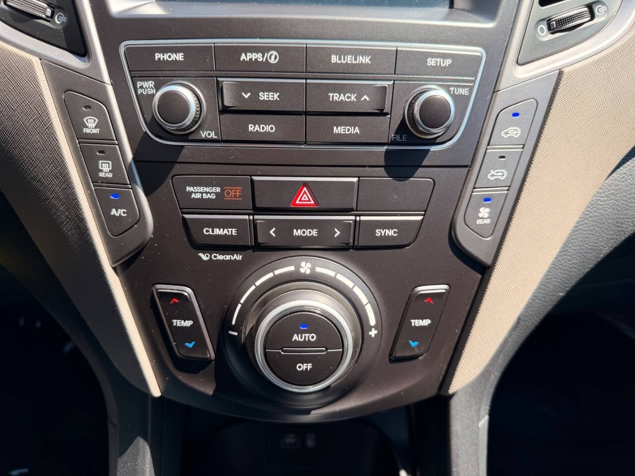 Used 2017 Hyundai Santa Fe SE AWD/4WD image 26