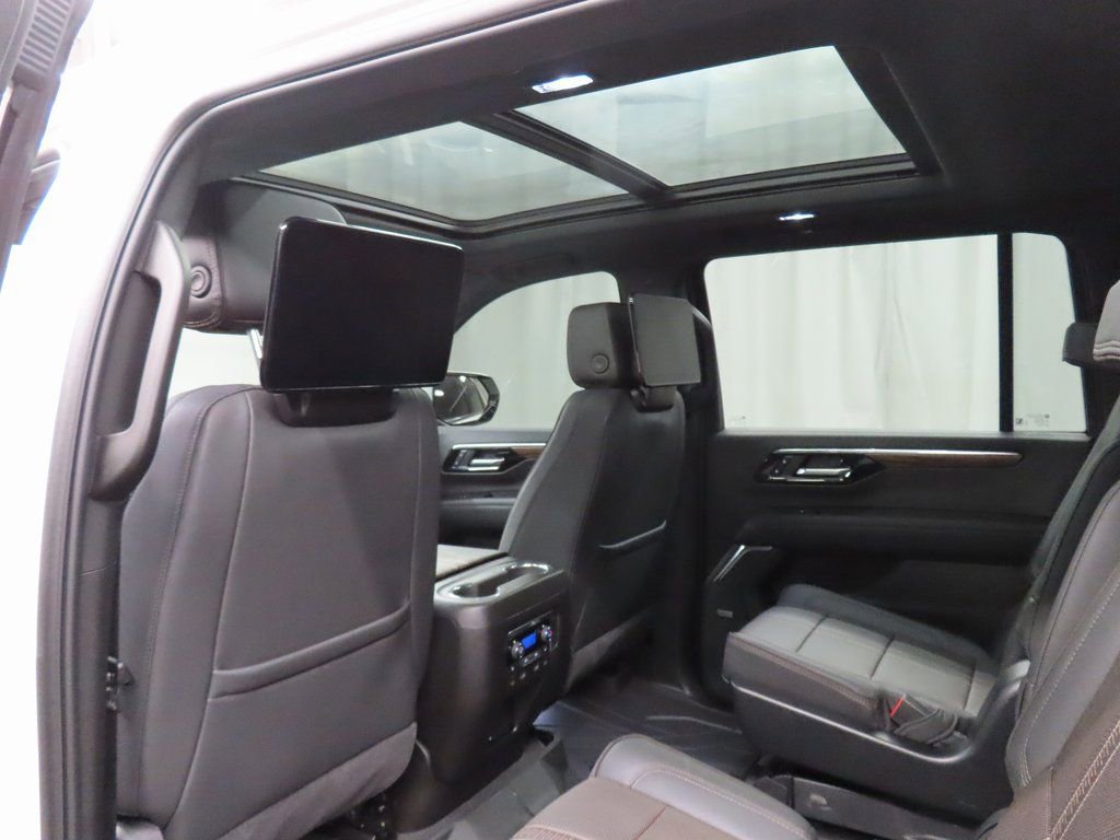 Used 2025 Chevrolet Suburban High Country AWD/4WD image 51