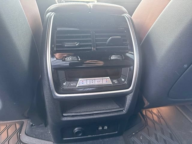 Used 2022 BMW X7 M50i AWD/4WD image 18