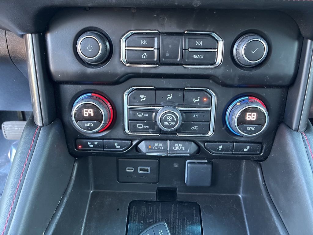 Used 2022 Chevrolet Suburban RST w/ Luxury Package image 16