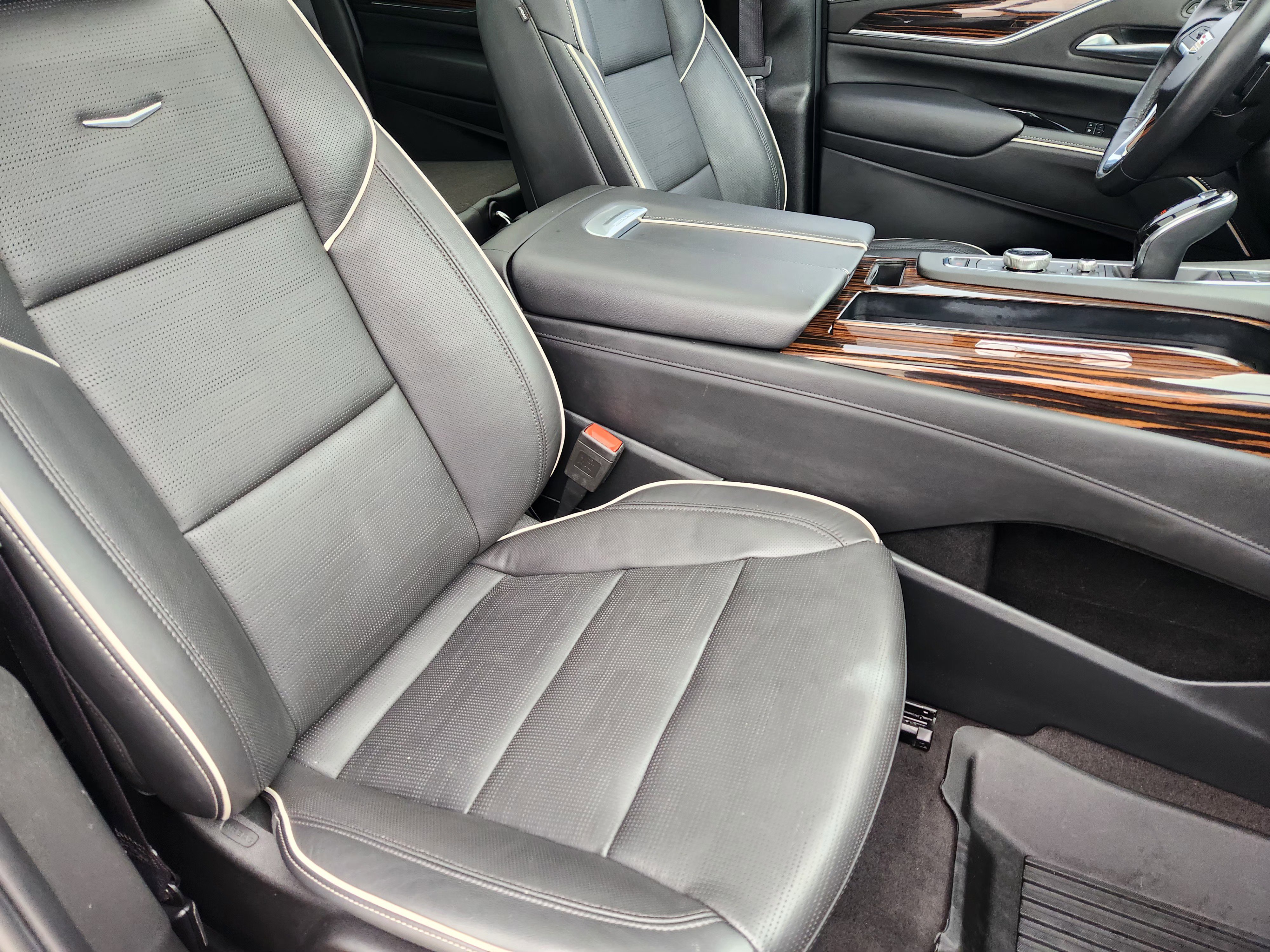 Used 2023 Cadillac Escalade ESV Premium Luxury AWD/4WD image 15