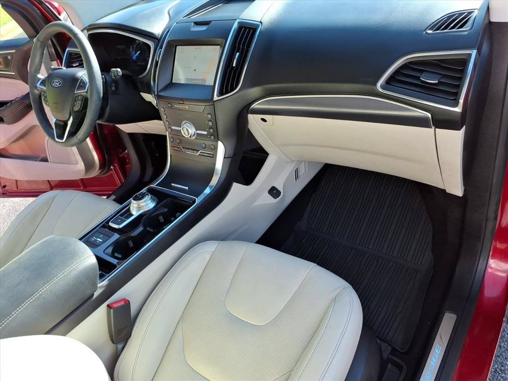 Used 2020 Ford Edge Titanium w/ Equipment Group 301A AWD/4WD image 16