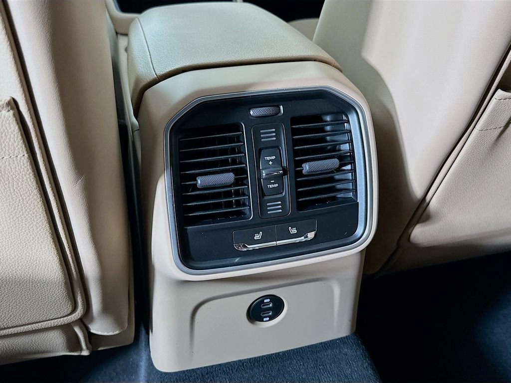 Certified 2026 Porsche Macan AWD/4WD image 27