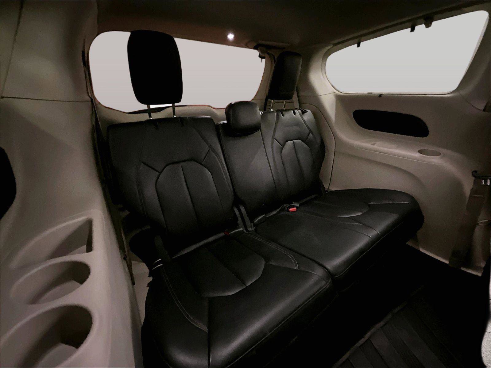 Used 2017 Chrysler Pacifica Touring-L w/ 13 Speaker Alpine Sound Group image 27