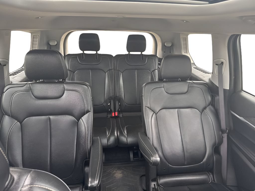 Used 2023 Jeep Grand Cherokee L Limited AWD/4WD image 25