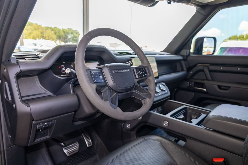 Used 2023 Land Rover Defender 110 V8 AWD/4WD image 9