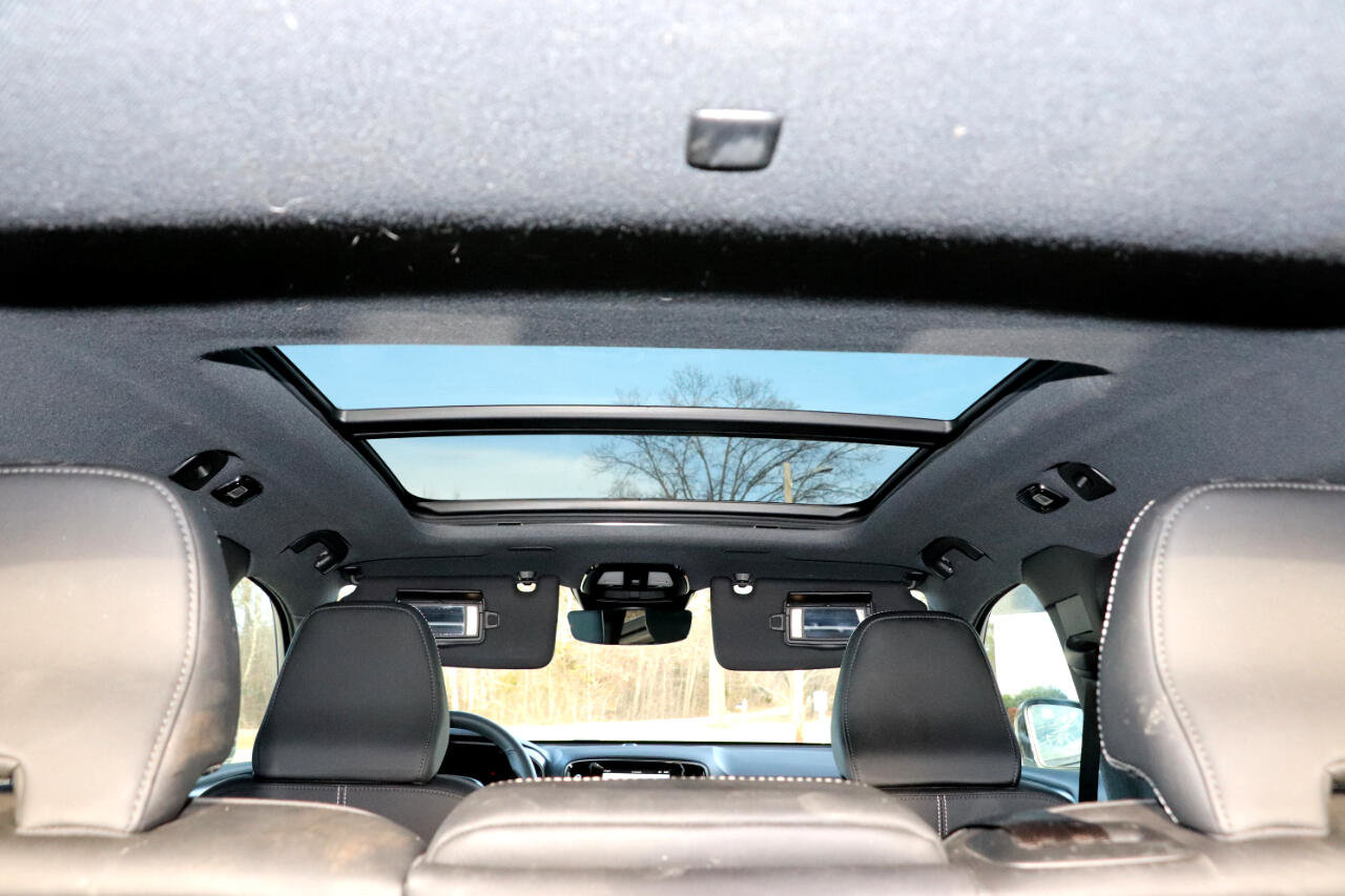 Used 2022 Volvo XC40 P8 Recharge Plus image 11