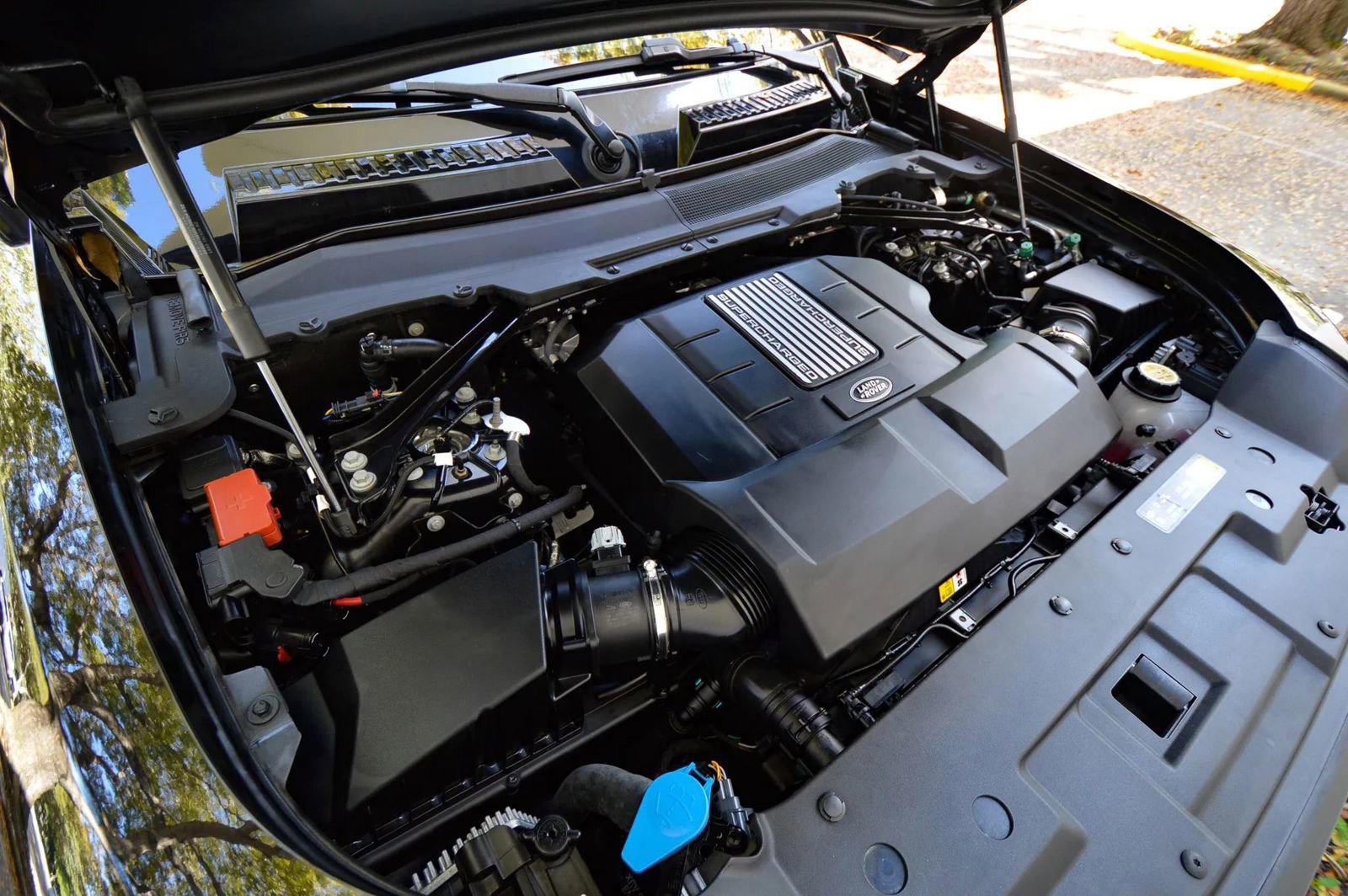 Used 2025 Land Rover Defender 130 V8 image 77