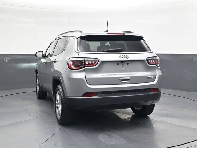 Used 2023 Jeep Compass Latitude w/ Sun and Sound Group AWD/4WD image 5