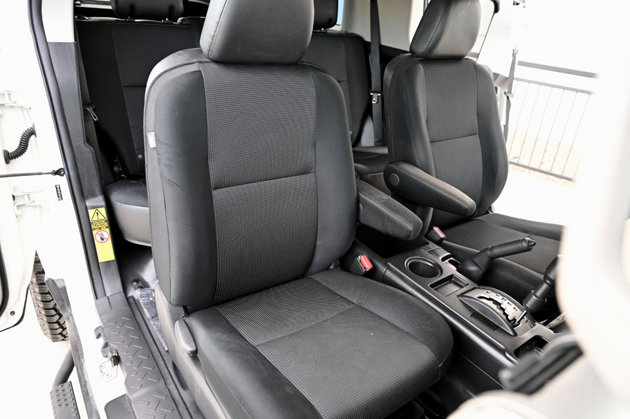 Used 2013 Toyota FJ Cruiser 4WD image 18