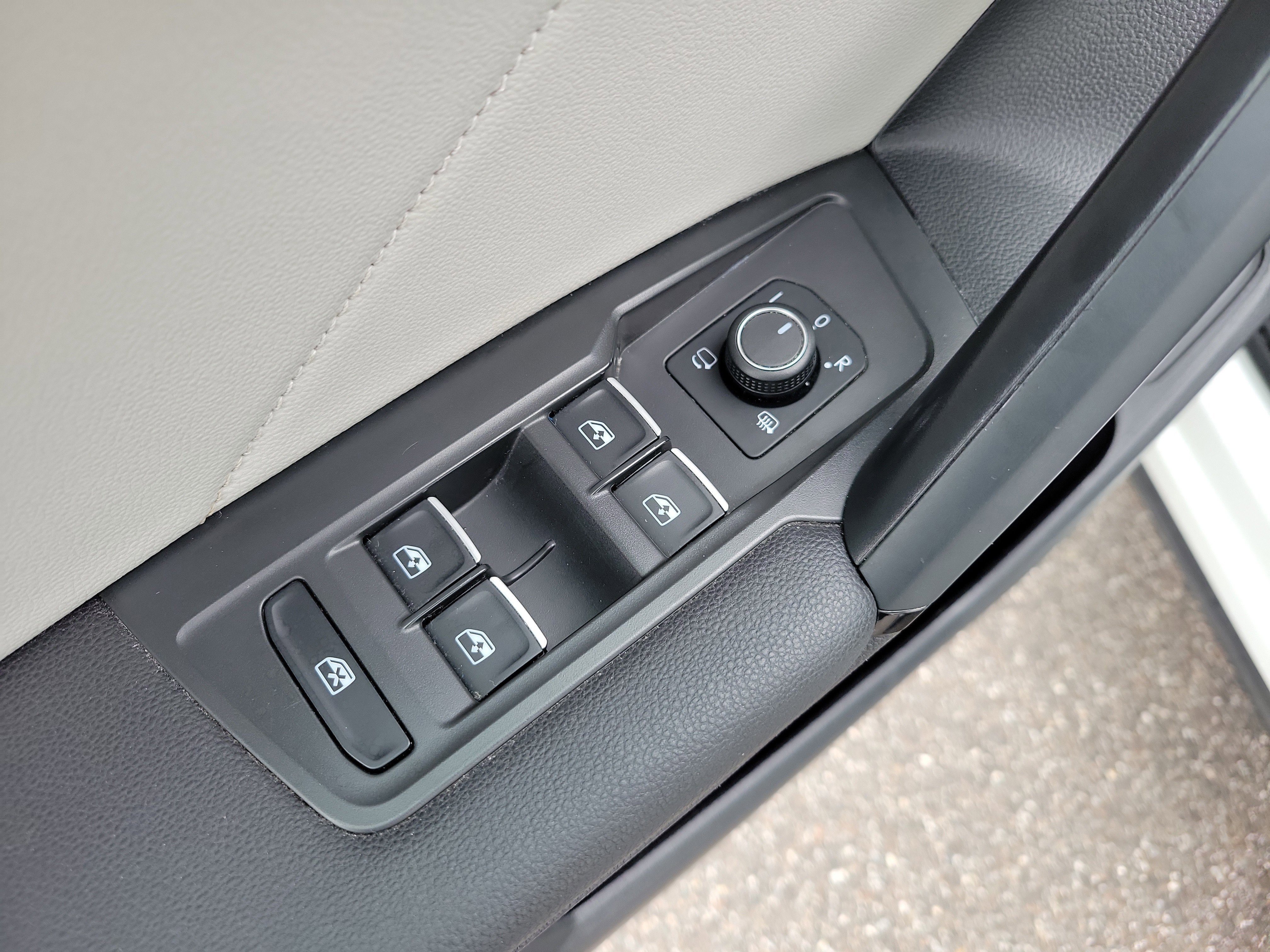 Used 2019 Volkswagen Tiguan SEL Premium image 22