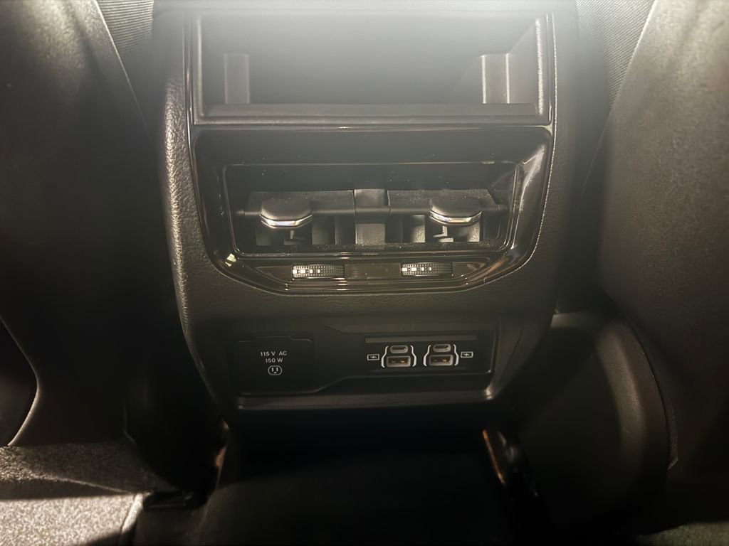 Used 2025 Jeep Grand Cherokee Altitude AWD/4WD image 38