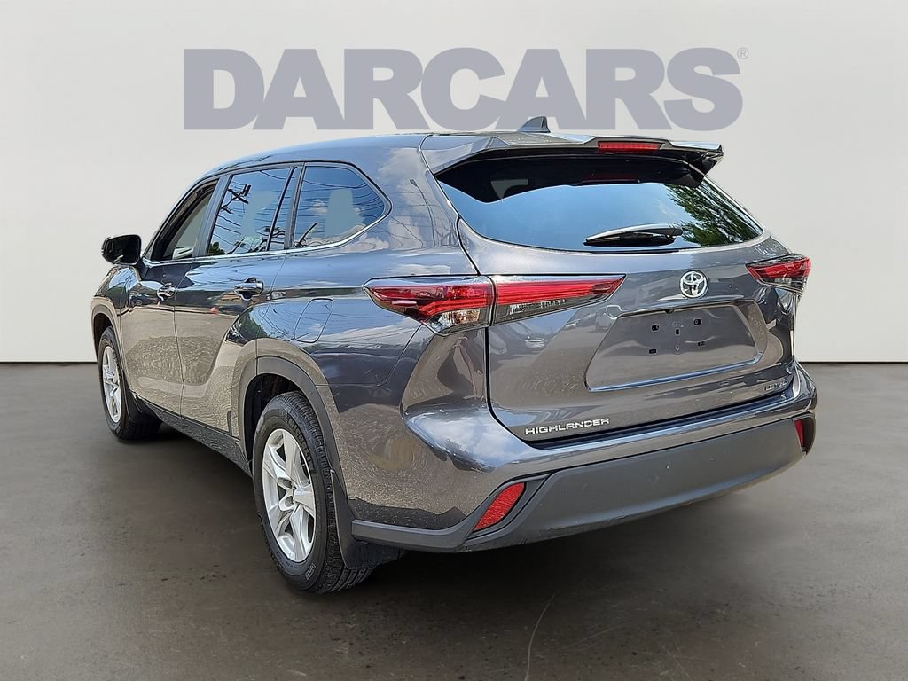 Used 2025 Toyota Highlander LE AWD/4WD image 4