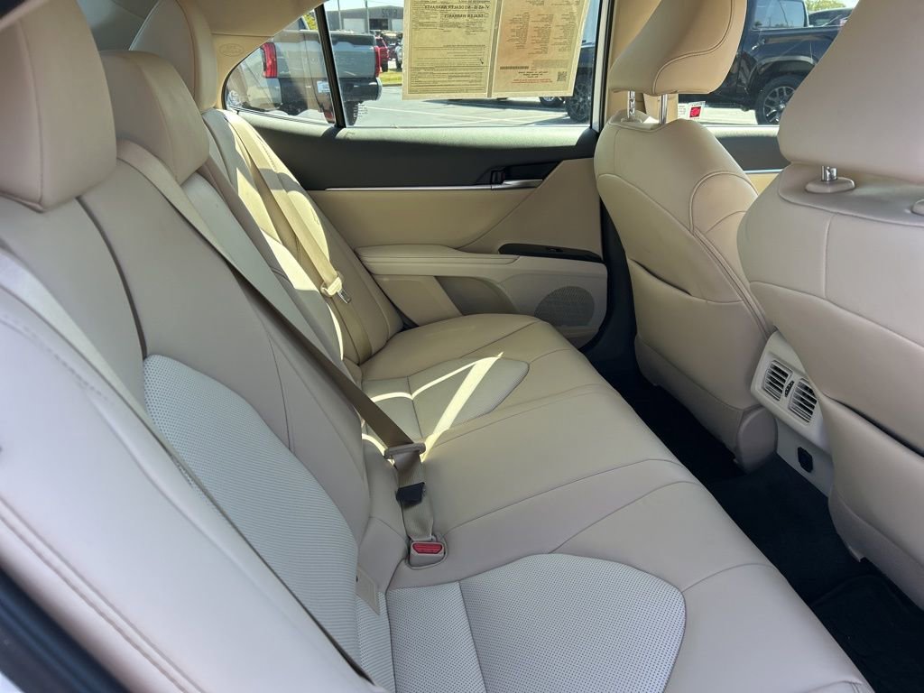 Used 2020 Toyota Camry XLE image 18