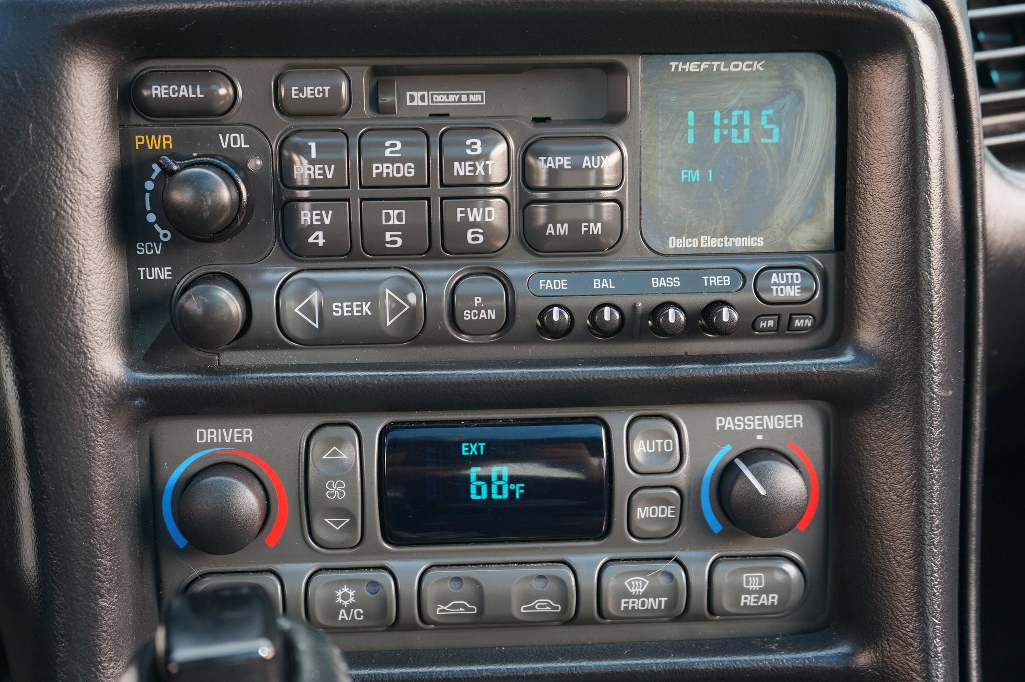Used 1997 Chevrolet Corvette Coupe w/ Memory Pkg RWD image 18