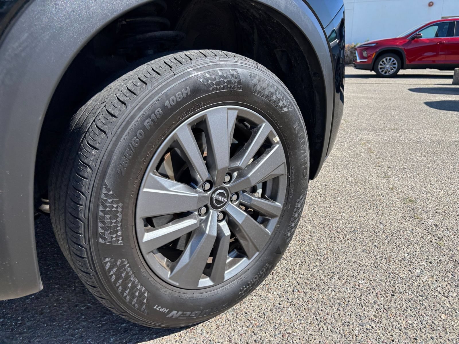 Used 2025 Nissan Pathfinder SV FWD image 33