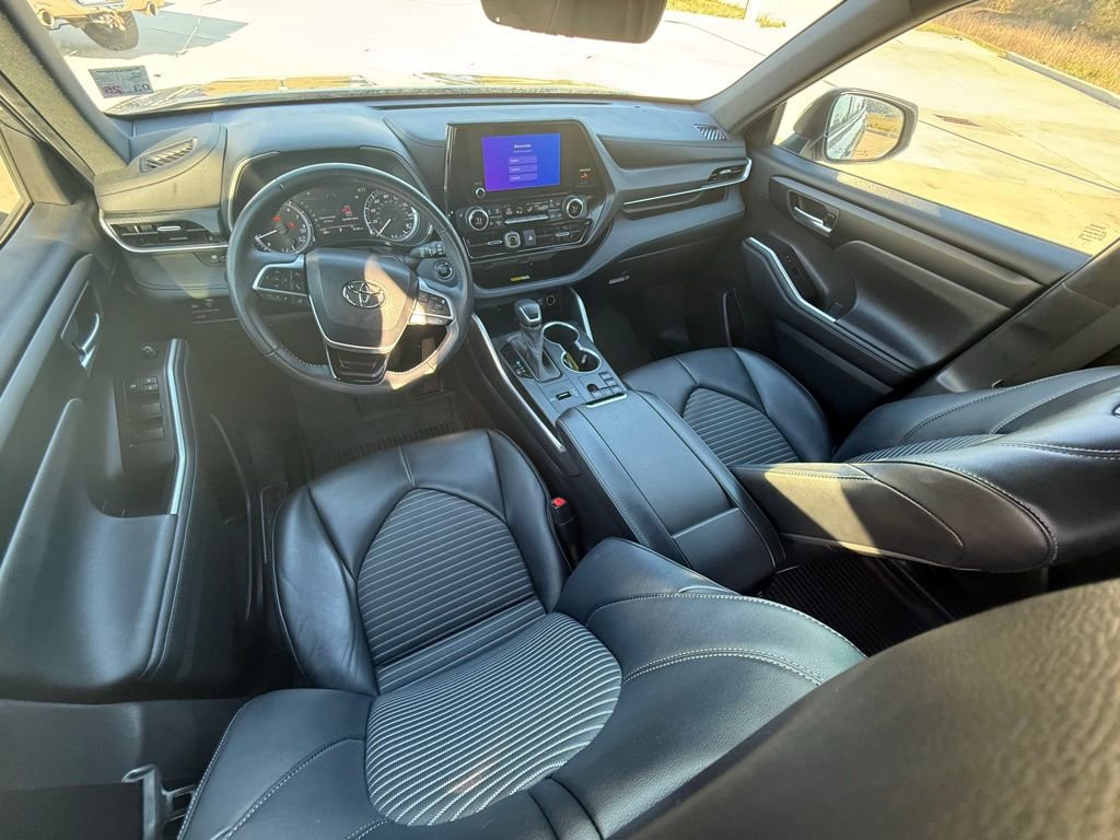 Used 2023 Toyota Highlander XSE image 13
